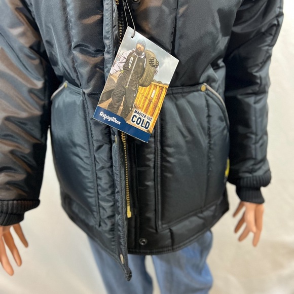 NWT Refrigiwear Women's Black Winter Coat Jacket Size Small Petite - Picture 2 of 7